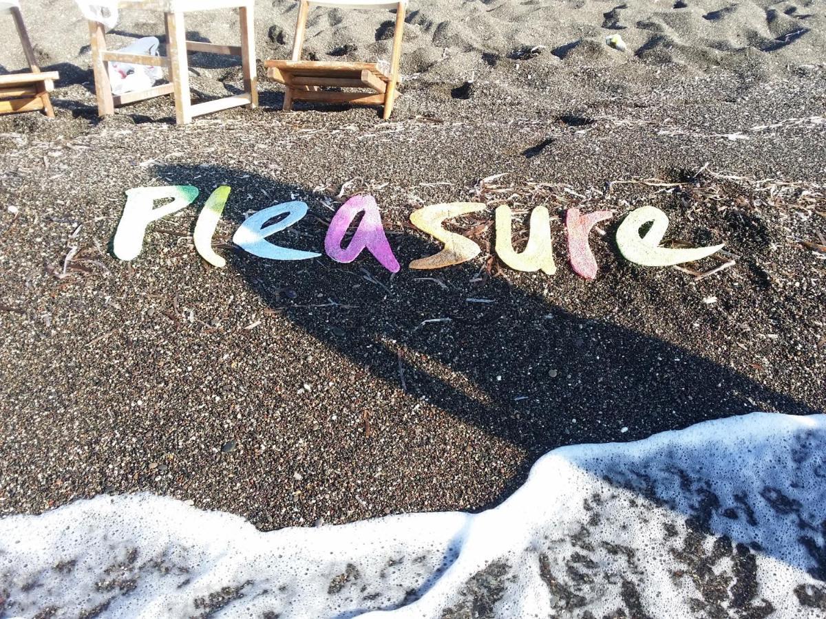 Pleasure Seaside Rooms Perissa (Santorini) Exterior foto